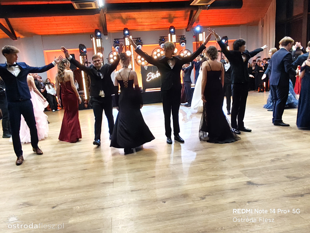 Polonezy uczniów LO. im. Bażyńskiego w Ostródzie