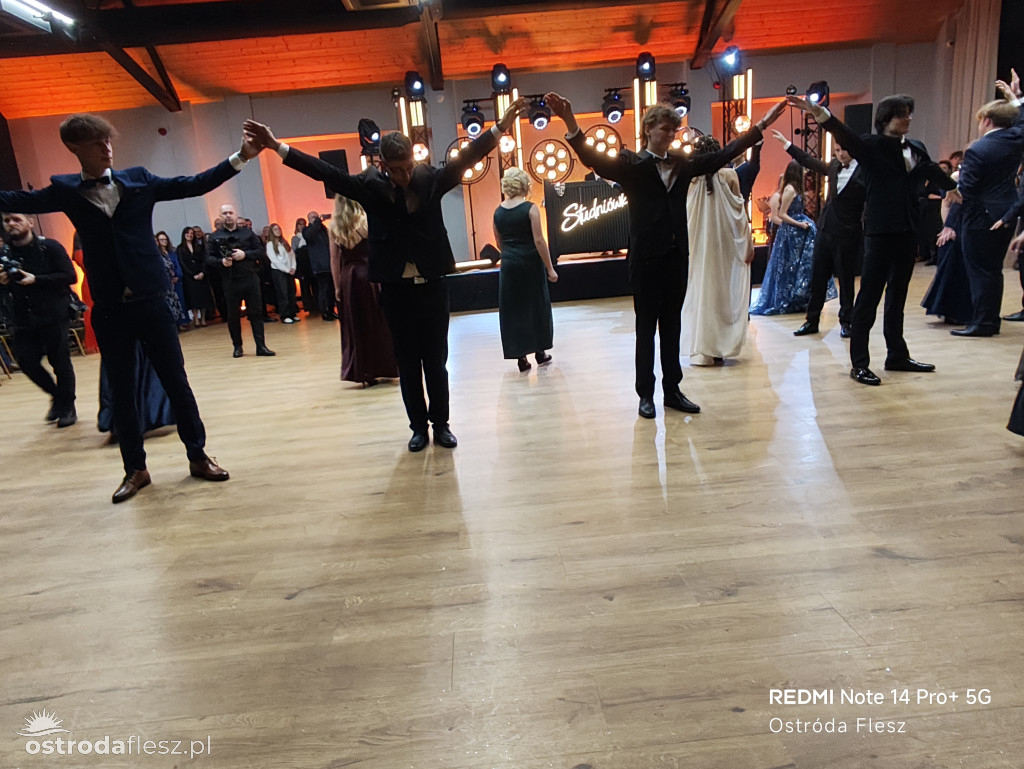 Polonezy uczniów LO. im. Bażyńskiego w Ostródzie