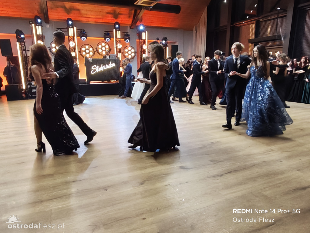 Polonezy uczniów LO. im. Bażyńskiego w Ostródzie