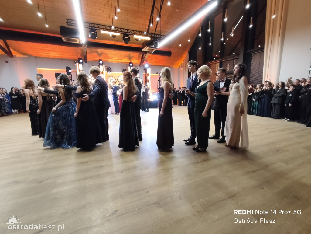 Polonezy uczniów LO. im. Bażyńskiego w Ostródzie