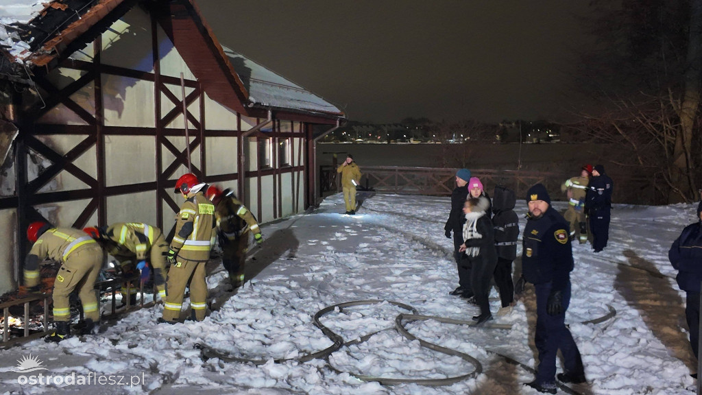 Pożar budynku przy plaży miejskiej w Ostródzie