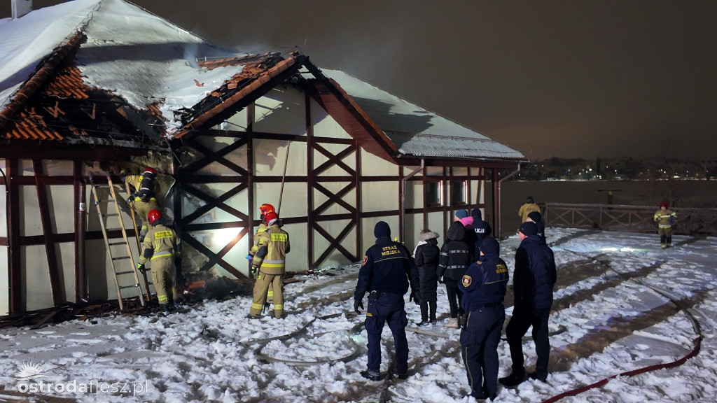 Pożar budynku przy plaży miejskiej w Ostródzie