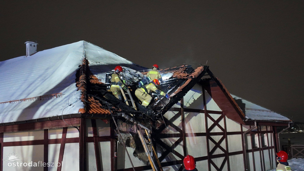 Pożar budynku przy plaży miejskiej w Ostródzie