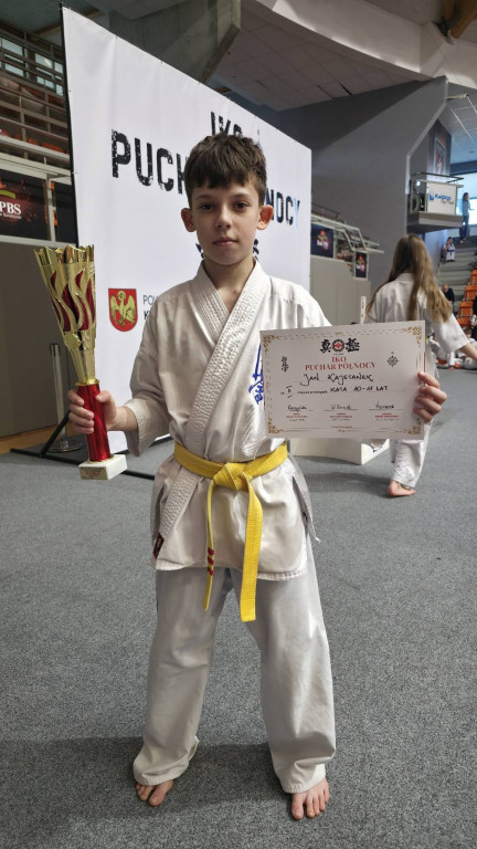 14 medali młodych karateków z Ostródy
