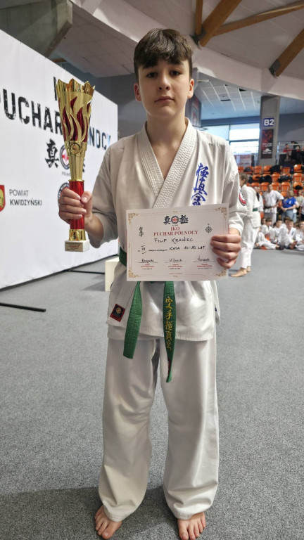14 medali młodych karateków z Ostródy