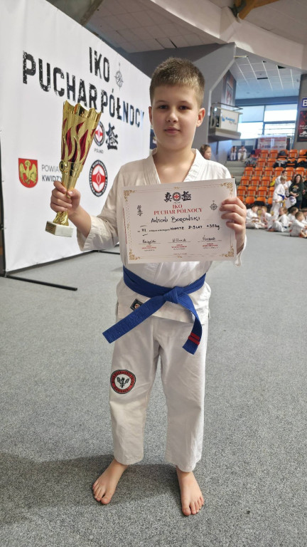 14 medali młodych karateków z Ostródy