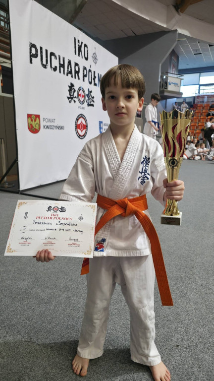14 medali młodych karateków z Ostródy