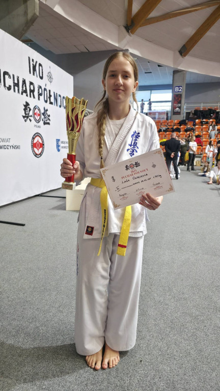 14 medali młodych karateków z Ostródy