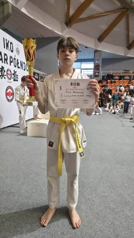 14 medali młodych karateków z Ostródy