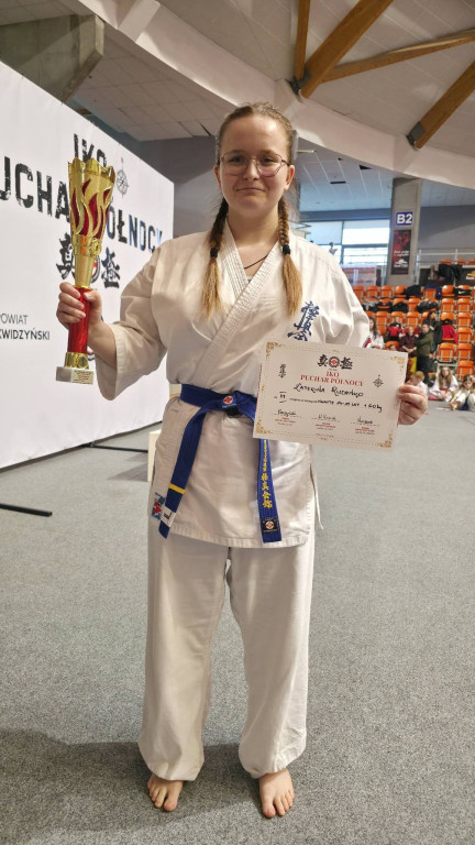 14 medali młodych karateków z Ostródy