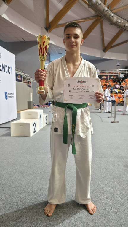 14 medali młodych karateków z Ostródy