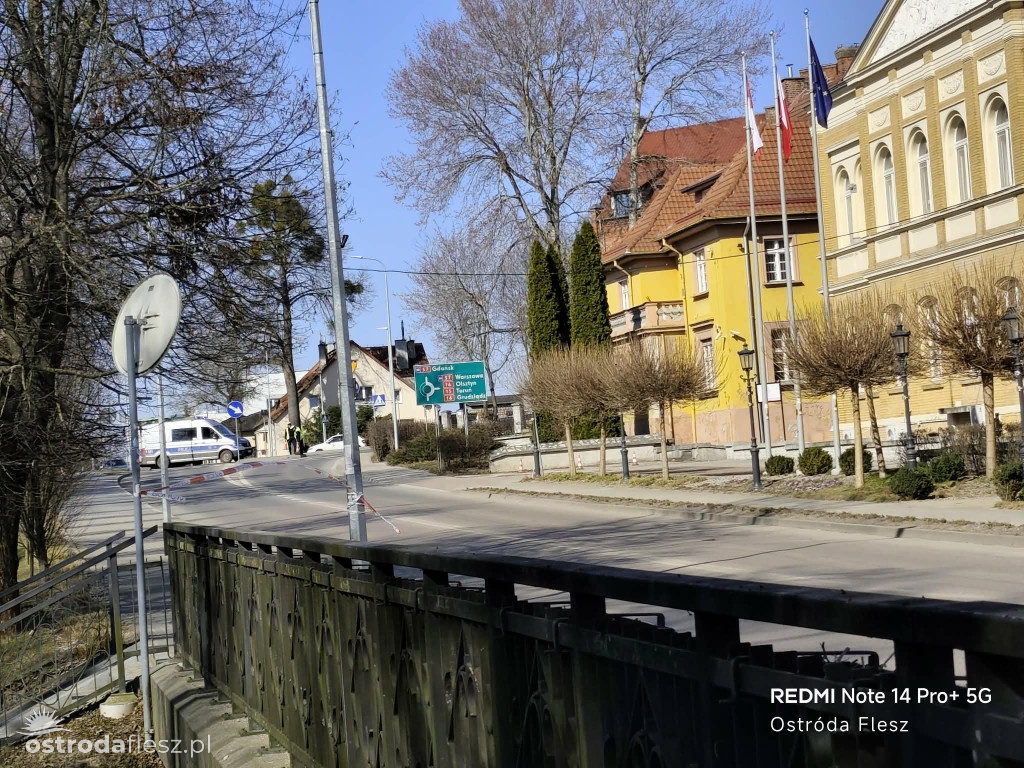 Niewybuch w Drwęcy tuż przy Urzędzie Miejskim