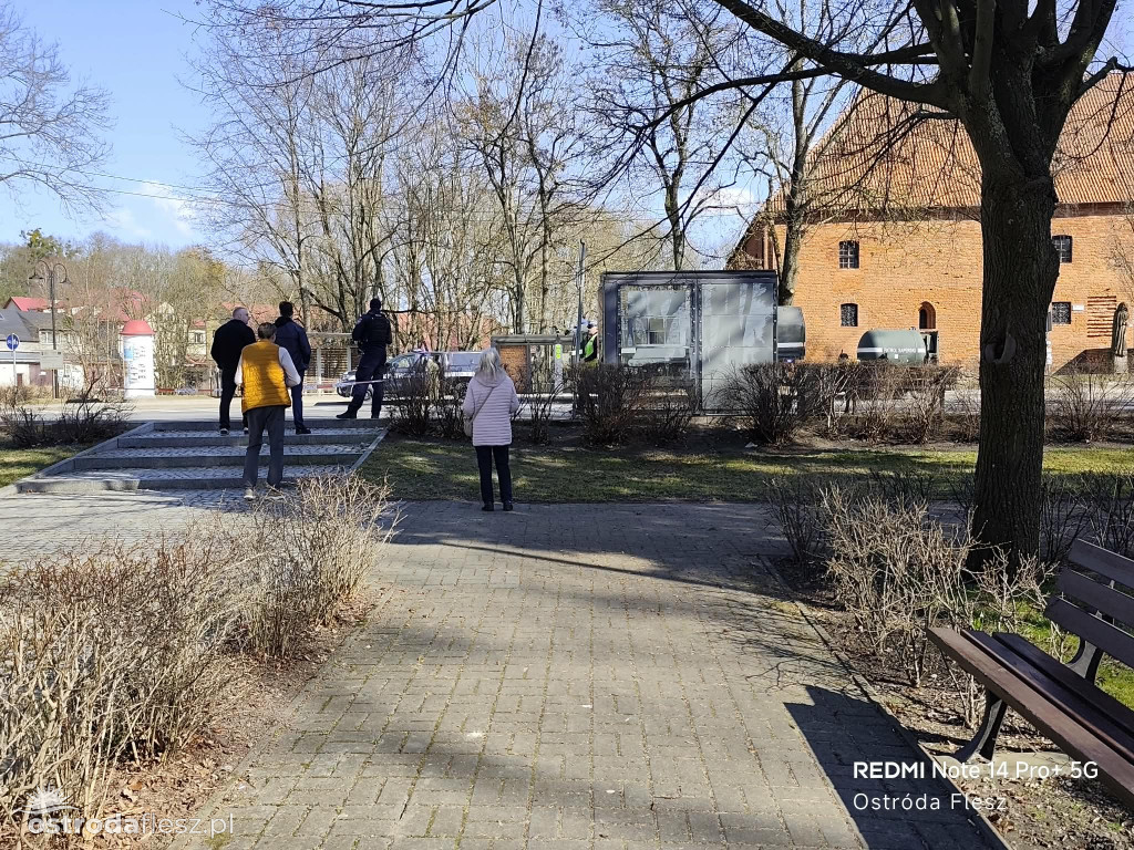 Niewybuch w Drwęcy tuż przy Urzędzie Miejskim