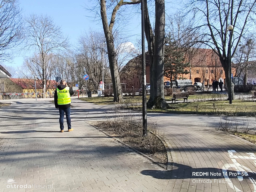 Niewybuch w Drwęcy tuż przy Urzędzie Miejskim