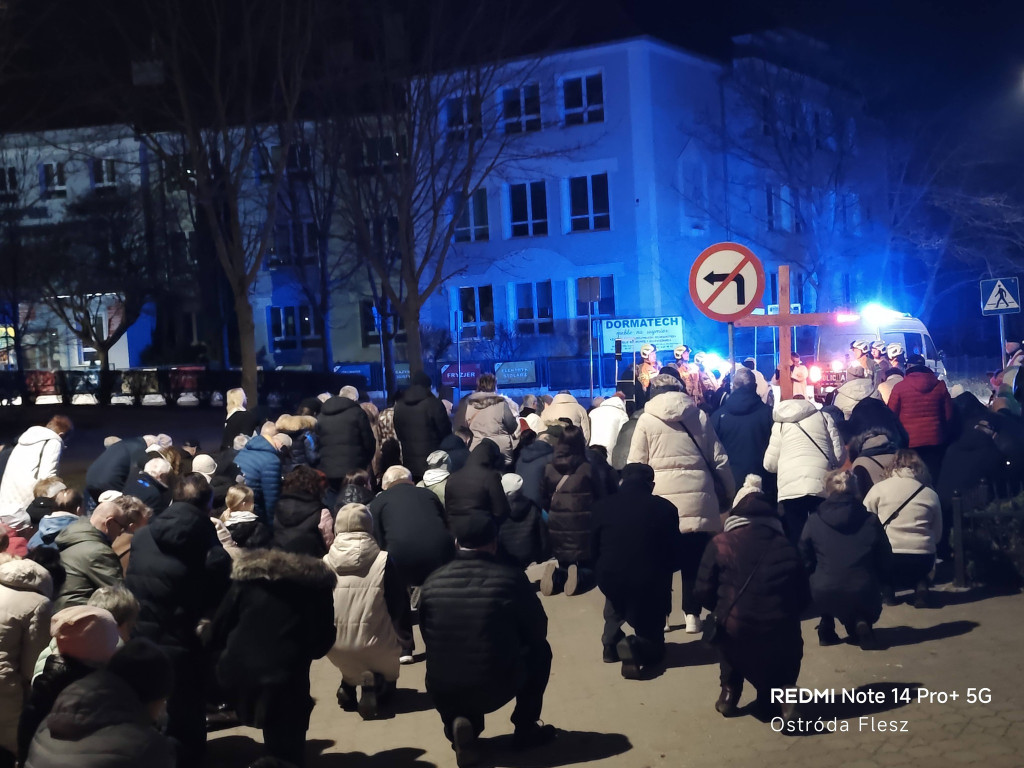 Ostróda: Tłumy wiernych na Drodze Krzyżowej