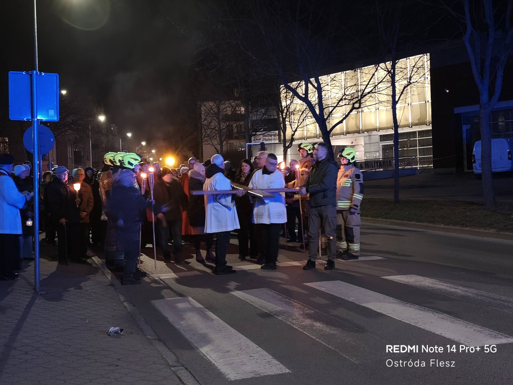 Ostróda: Tłumy wiernych na Drodze Krzyżowej