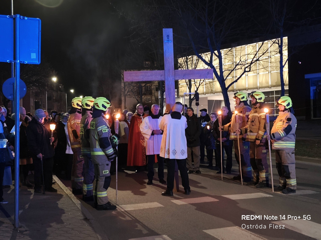 Ostróda: Tłumy wiernych na Drodze Krzyżowej