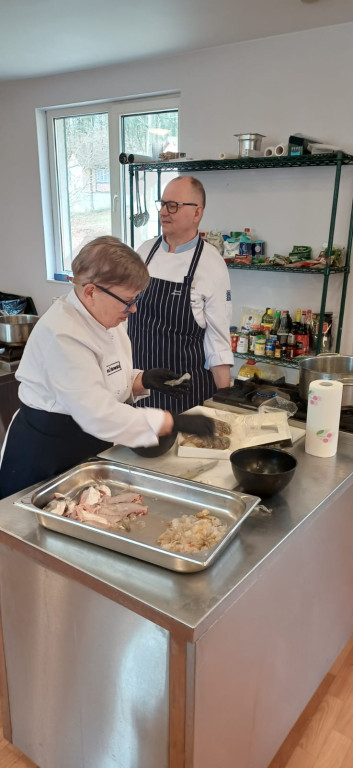 Nauczyciele brali udział w warsztatach kulinarnych