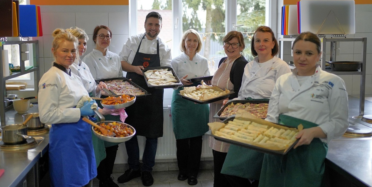 Bałkańskie smaki w szkolnej kuchni w Rolniku
