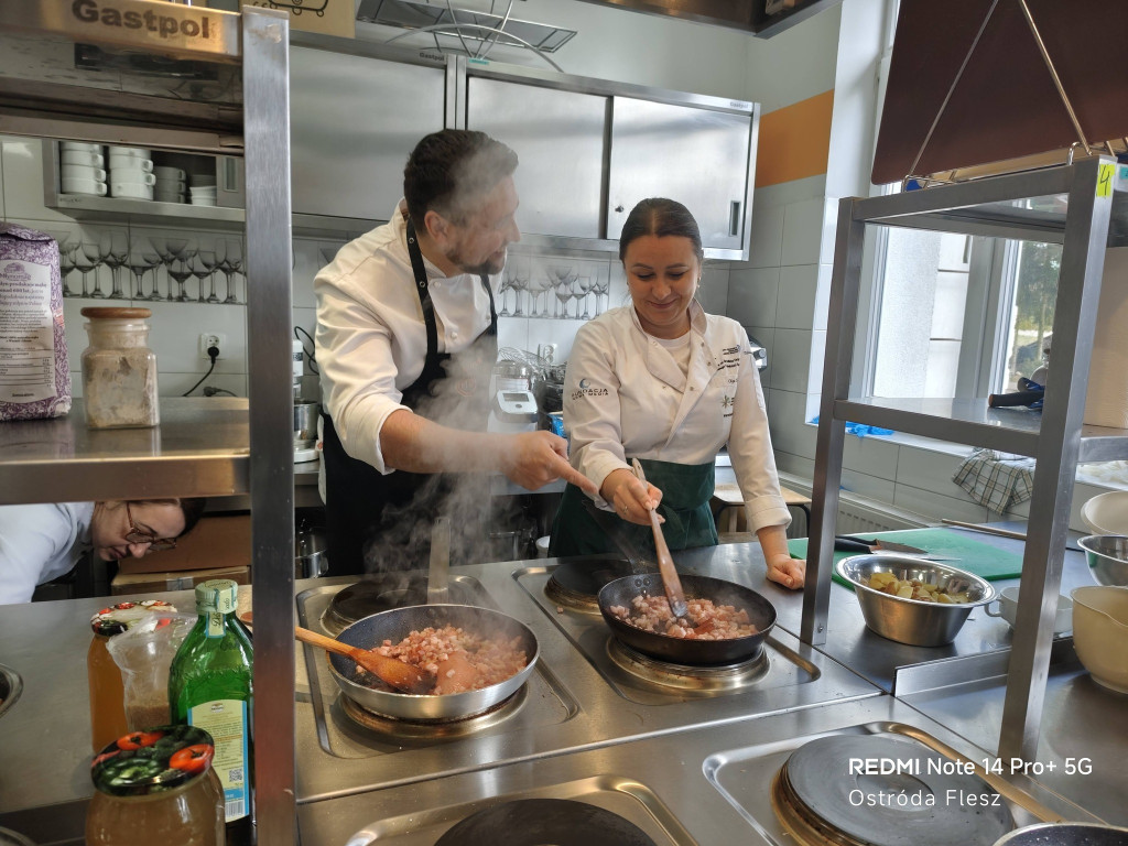 Bałkańskie smaki w szkolnej kuchni w Rolniku