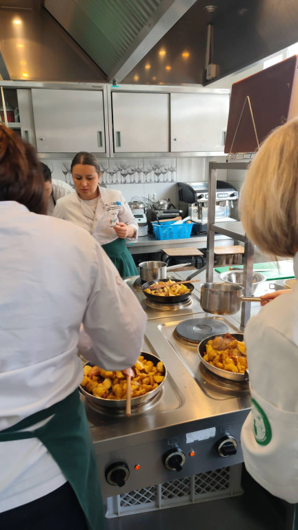 Bałkańskie smaki w szkolnej kuchni w Rolniku