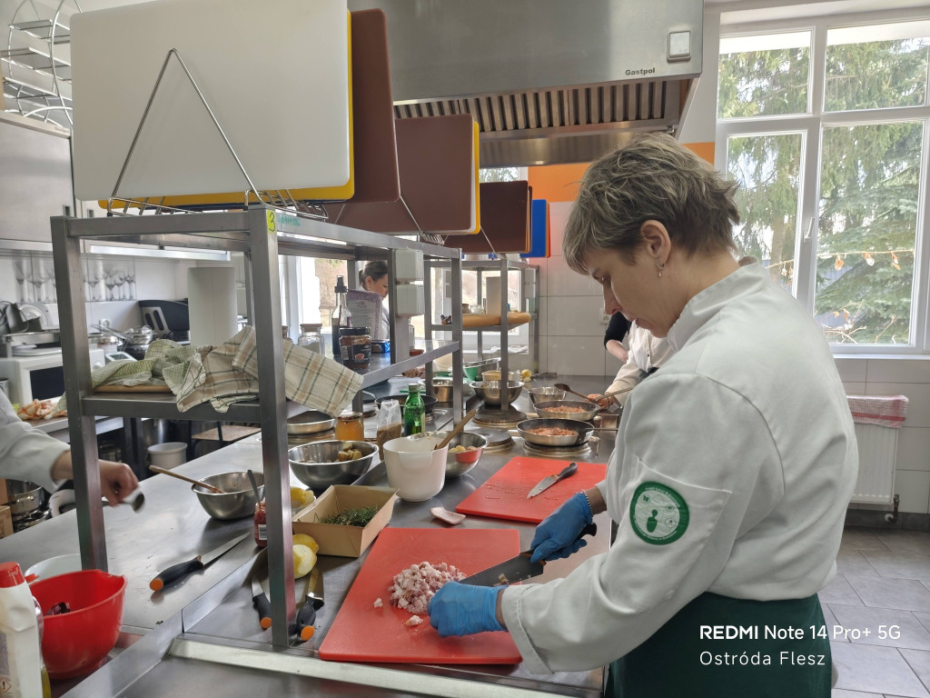 Bałkańskie smaki w szkolnej kuchni w Rolniku