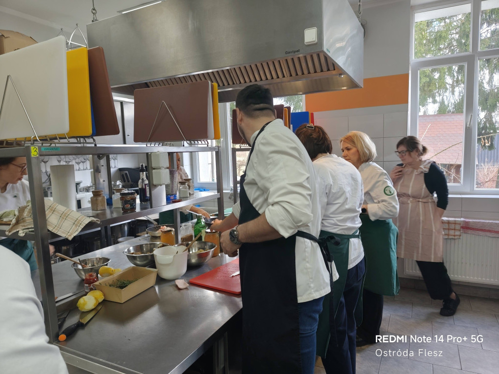 Bałkańskie smaki w szkolnej kuchni w Rolniku