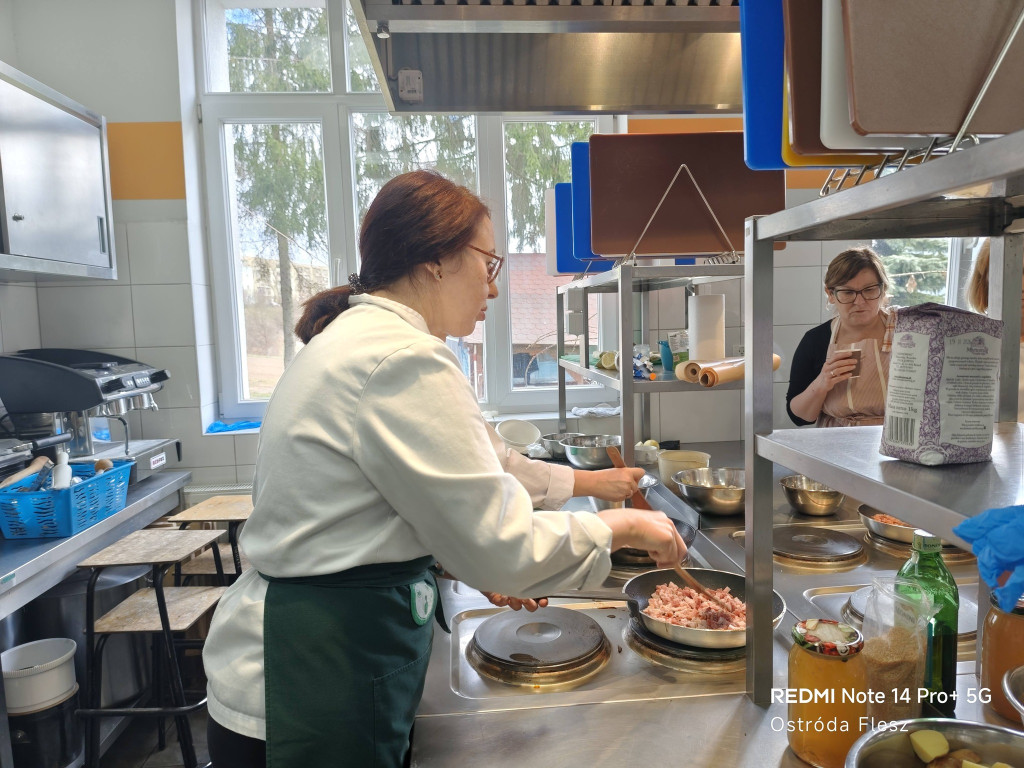 Bałkańskie smaki w szkolnej kuchni w Rolniku