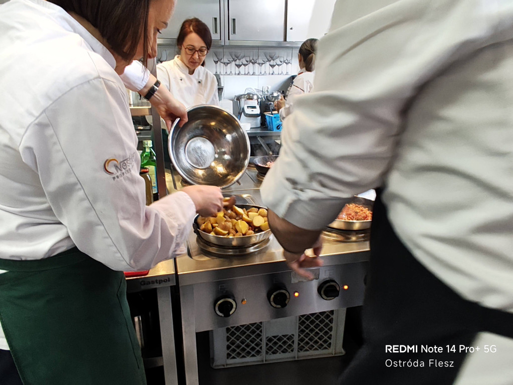 Bałkańskie smaki w szkolnej kuchni w Rolniku