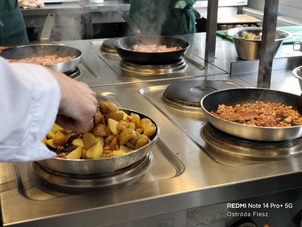 Bałkańskie smaki w szkolnej kuchni w Rolniku