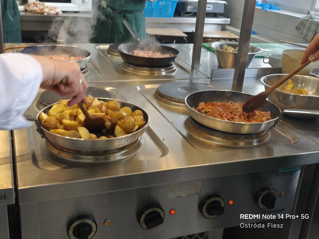 Bałkańskie smaki w szkolnej kuchni w Rolniku