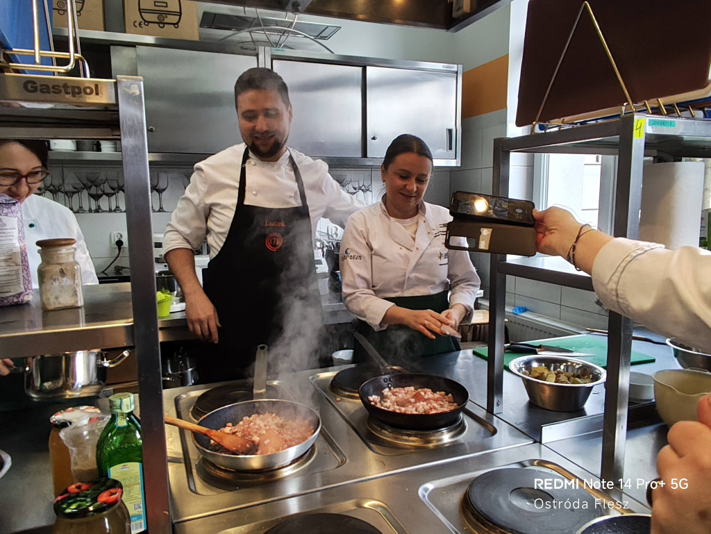 Bałkańskie smaki w szkolnej kuchni w Rolniku