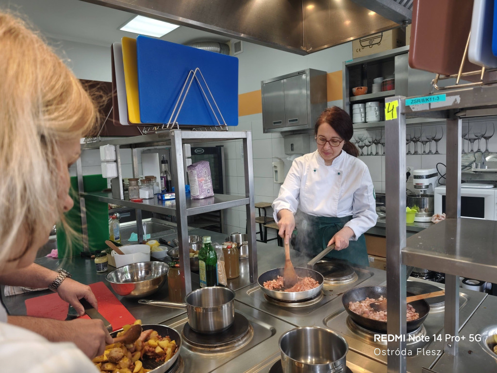 Bałkańskie smaki w szkolnej kuchni w Rolniku