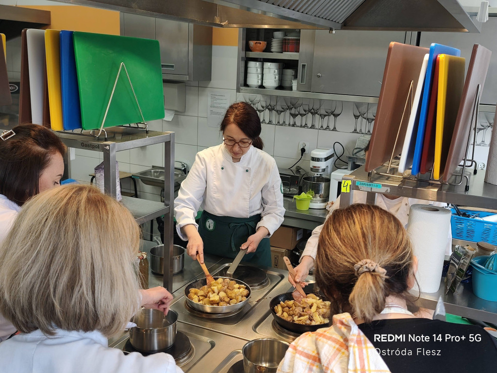 Bałkańskie smaki w szkolnej kuchni w Rolniku