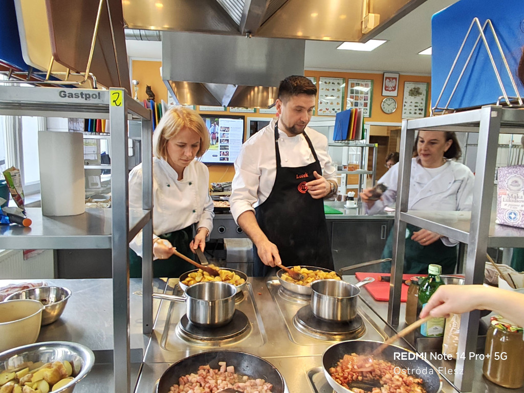 Bałkańskie smaki w szkolnej kuchni w Rolniku