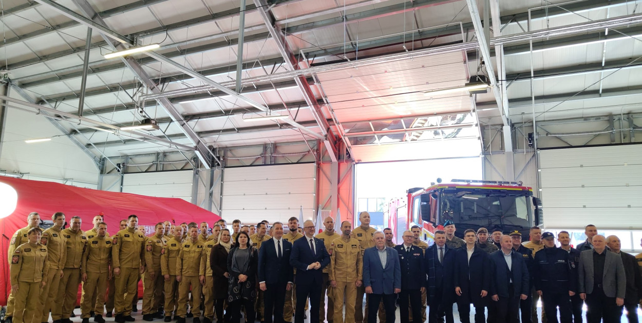 Morąg: Nowa hala i samochody dla strażaków z KP PSP
