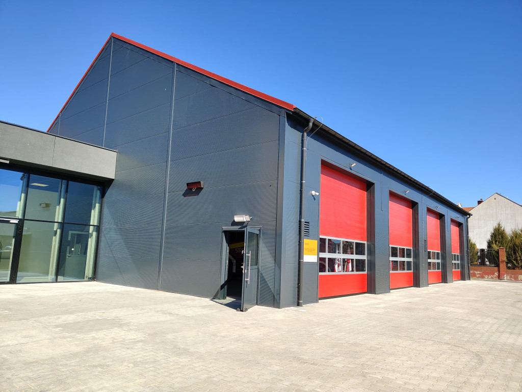 Morąg: Nowa hala i samochody dla strażaków z KP PSP