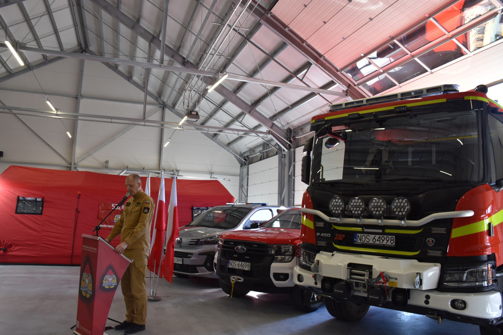 Morąg: Nowa hala i samochody dla strażaków z KP PSP