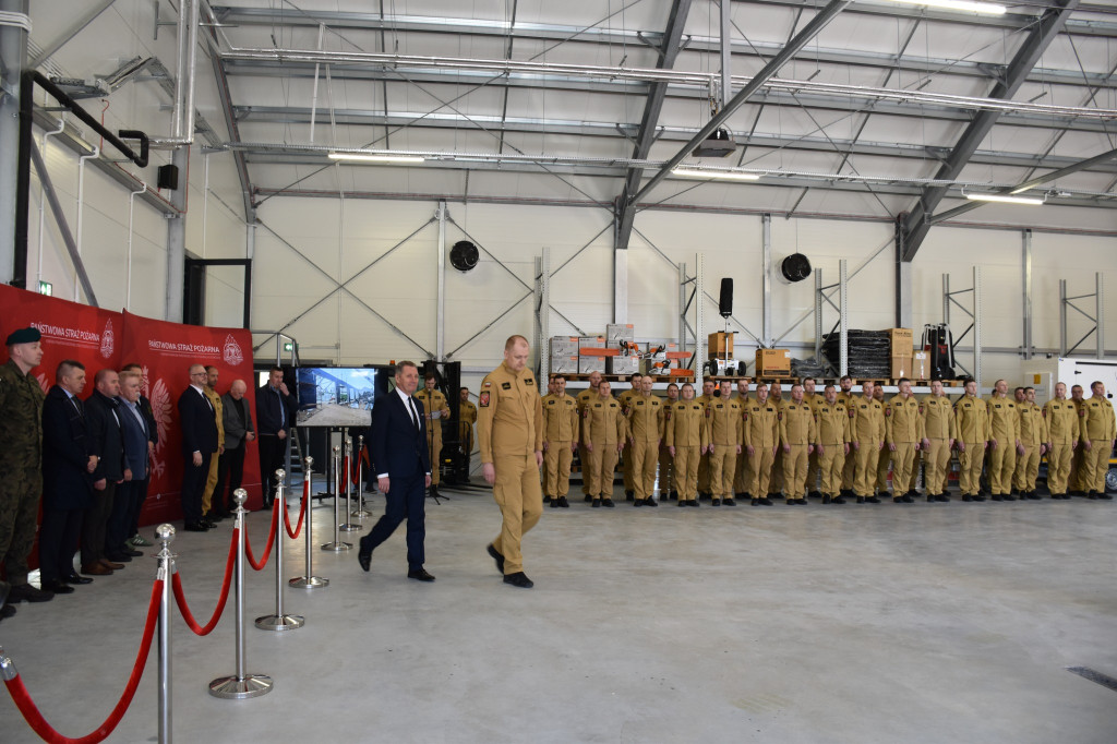 Morąg: Nowa hala i samochody dla strażaków z KP PSP