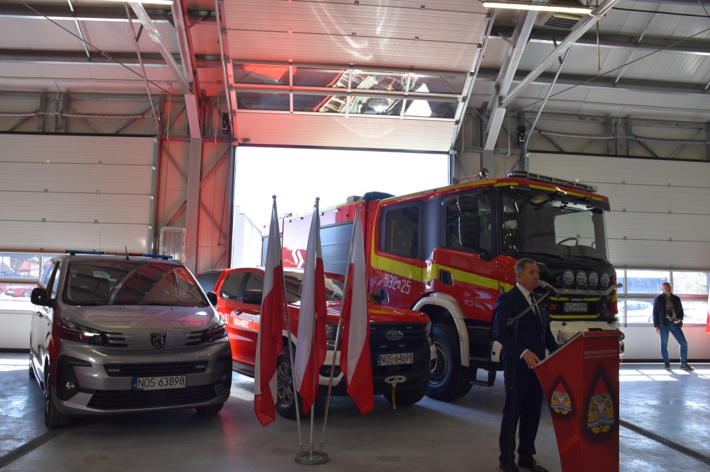 Morąg: Nowa hala i samochody dla strażaków z KP PSP