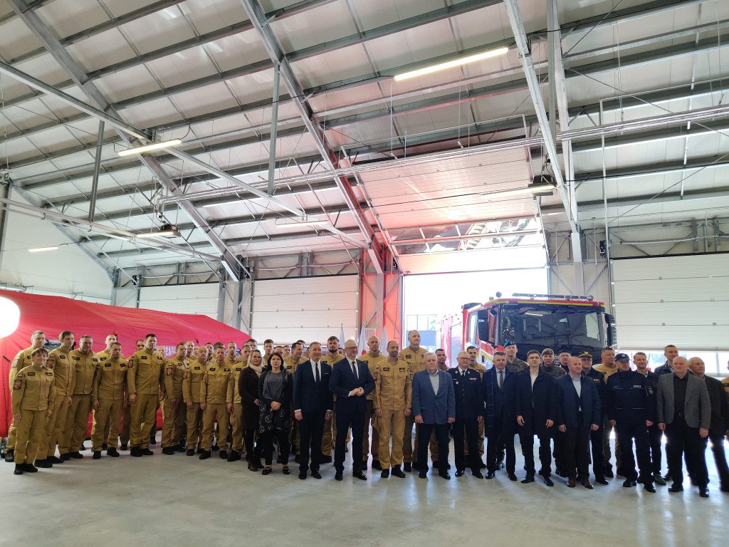 Morąg: Nowa hala i samochody dla strażaków z KP PSP