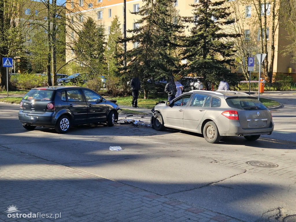 Zderzenie 2 aut przy ul. Chrobrego i Zawiszy Czarnego