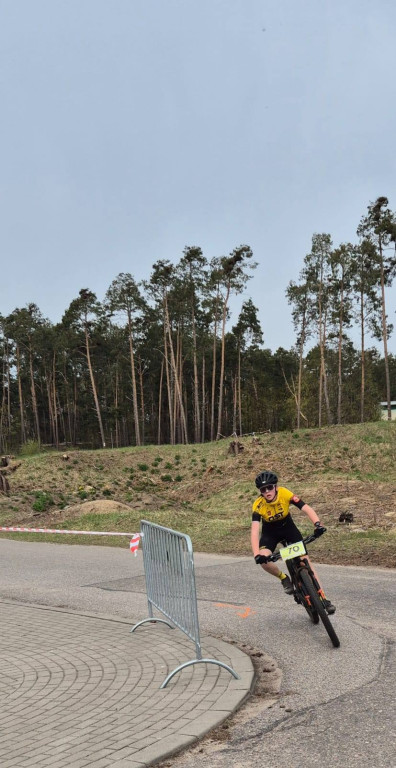 Młodzi kolarze z Ostródy błyszczą w Kadzidle