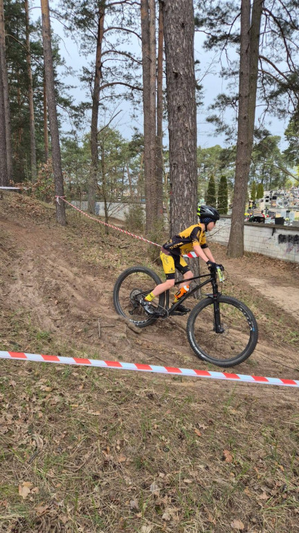 Młodzi kolarze z Ostródy błyszczą w Kadzidle