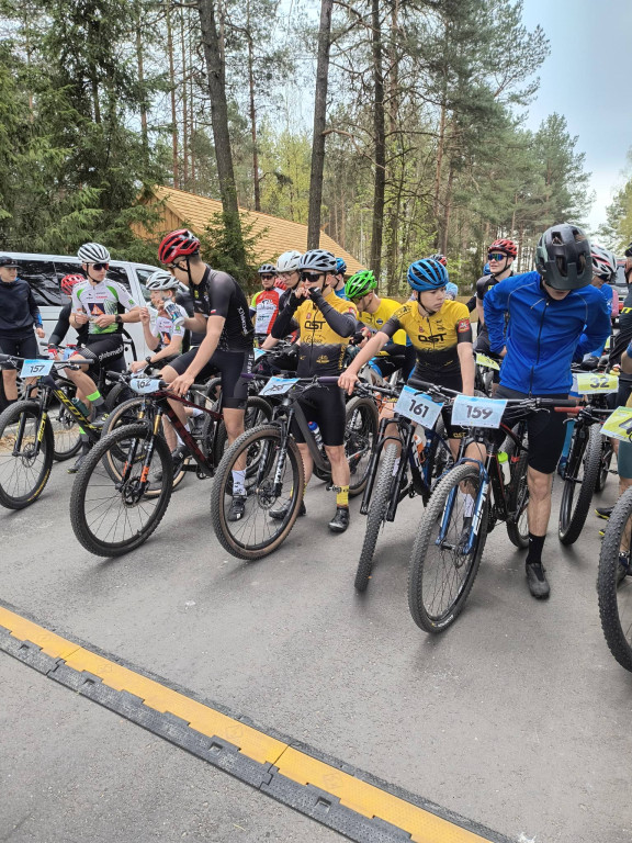 Młodzi kolarze z Ostródy błyszczą w Kadzidle