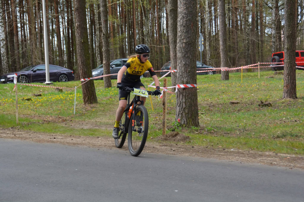 Młodzi kolarze z Ostródy błyszczą w Kadzidle