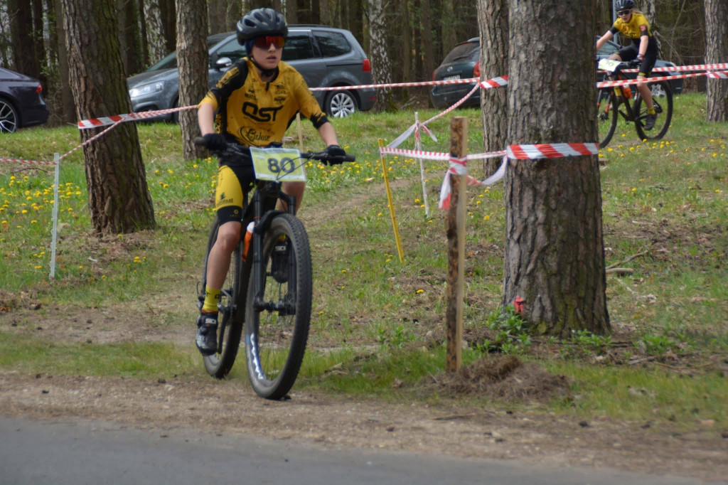 Młodzi kolarze z Ostródy błyszczą w Kadzidle