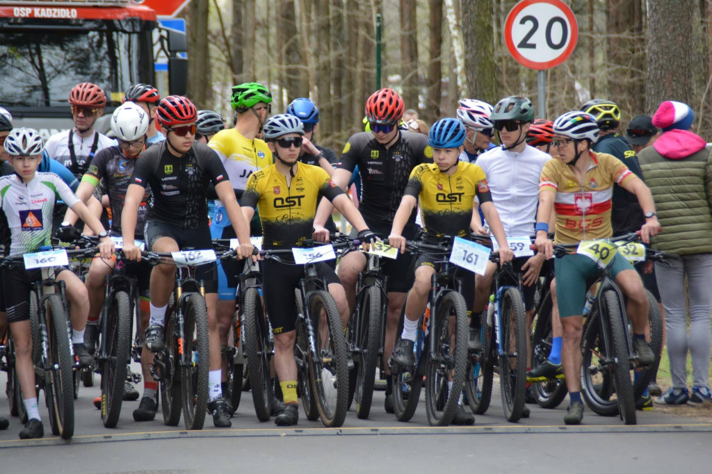 Młodzi kolarze z Ostródy błyszczą w Kadzidle