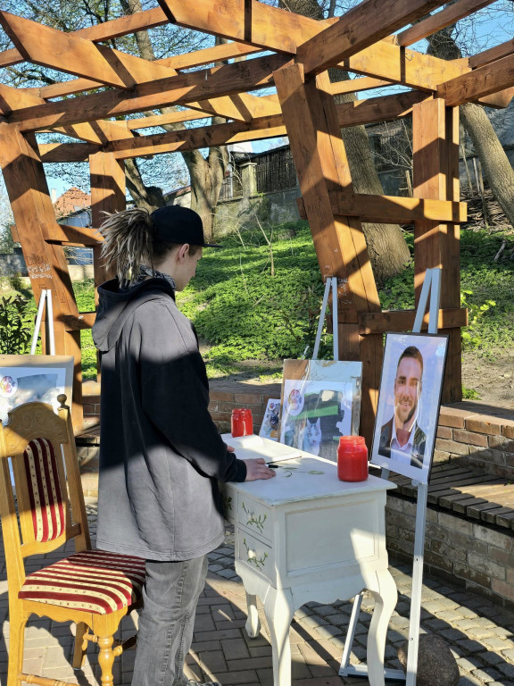 Ostróda uczciła Łukasza Litewkę w Ogrodzie Różanym