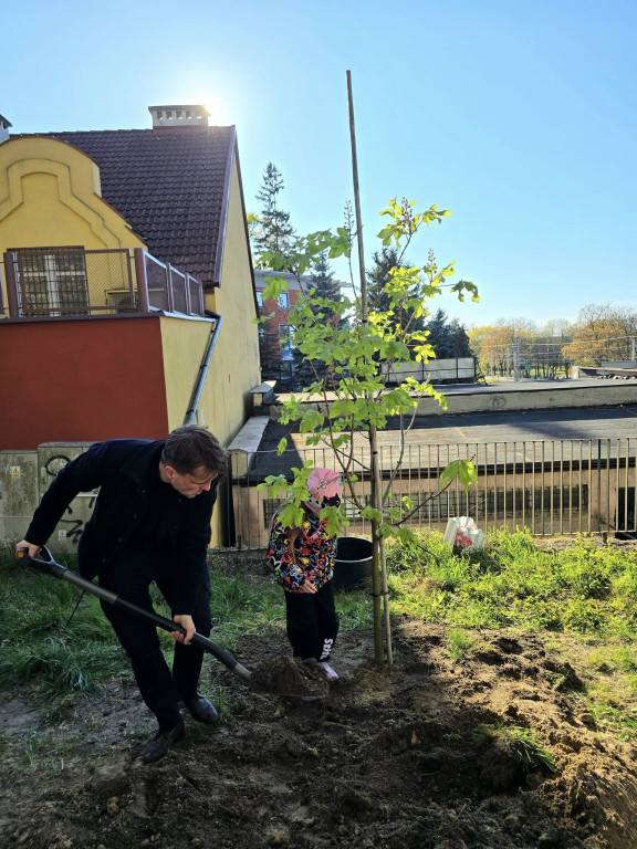 Ostróda uczciła Łukasza Litewkę w Ogrodzie Różanym